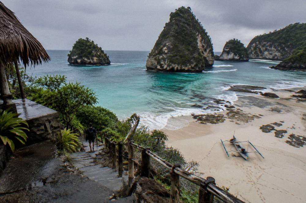 Turquoise water and white sand at a sheltered bay on Nusa Penida